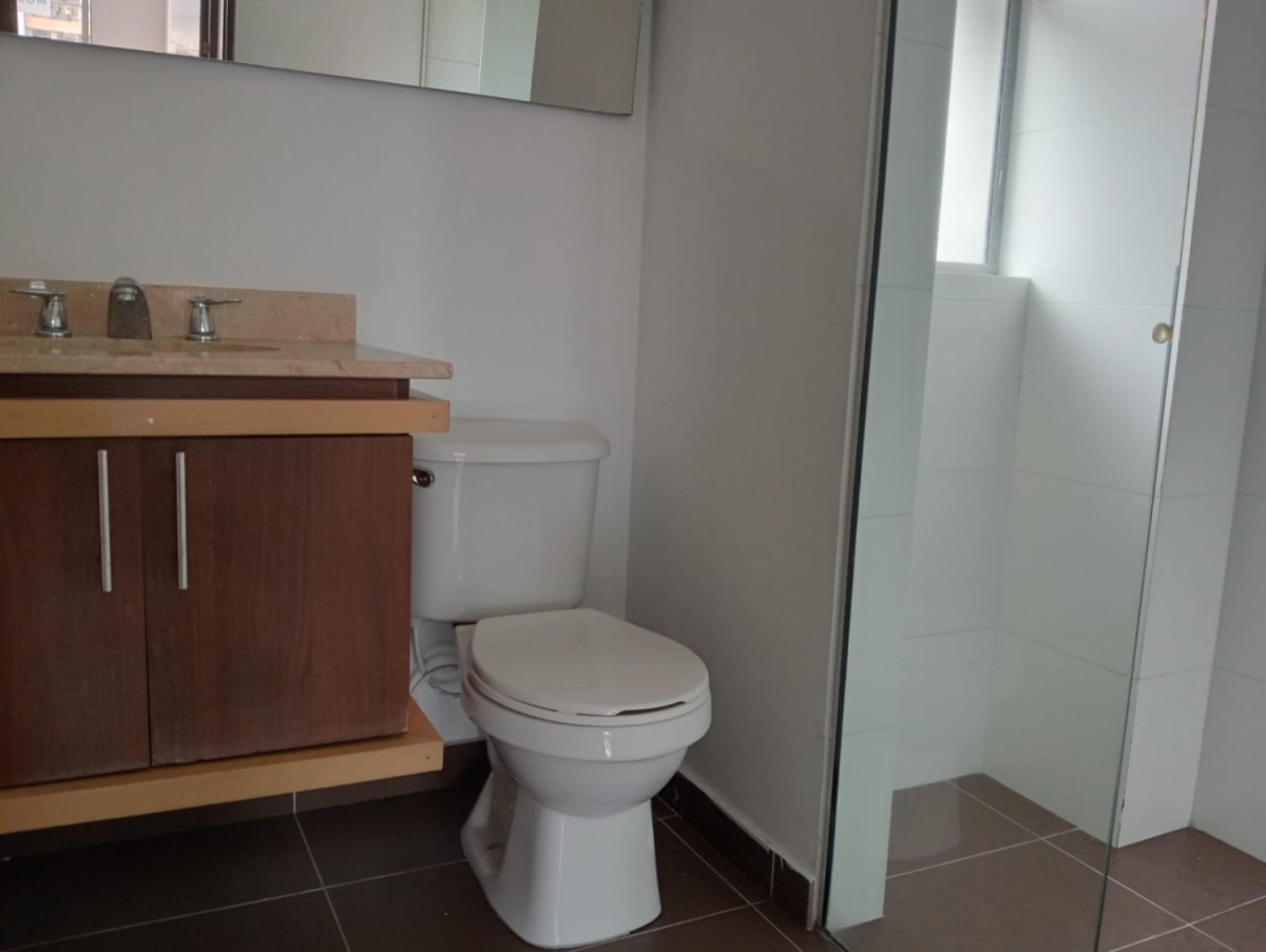 Apartamento en arriendo en Castropol, Medellín · foto 6 de 13