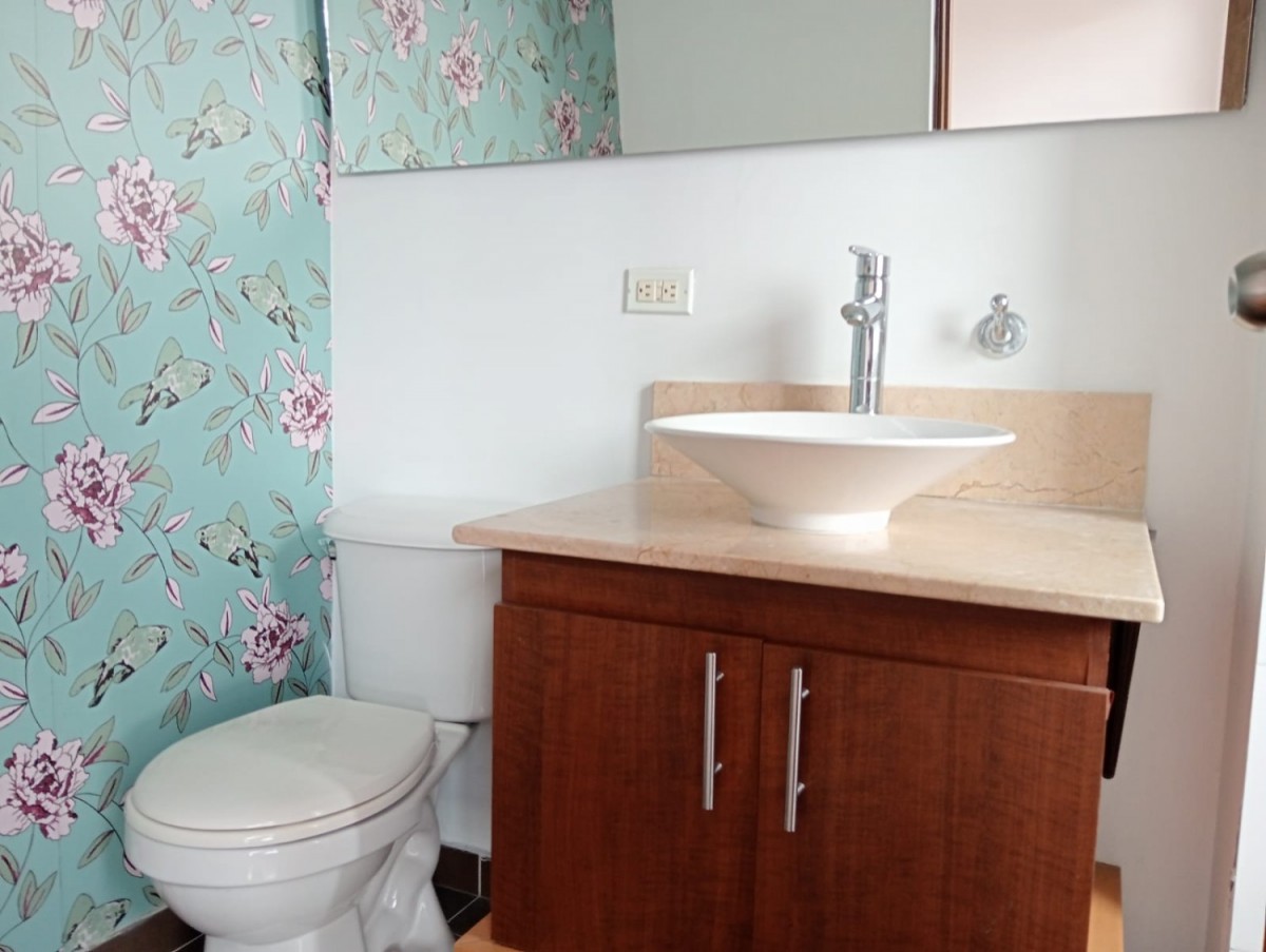 Apartamento en arriendo en Castropol, Medellín · foto 8 de 13