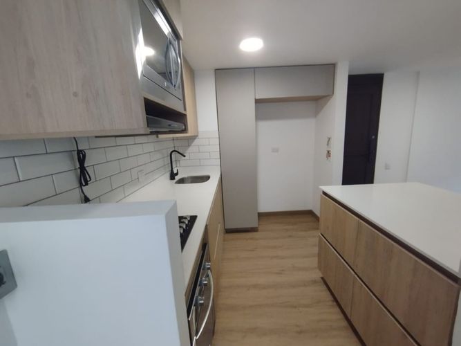 Apartamento de 2 alcobas en arriendo en Altos Del Poblado, Medellín, 74 m² · foto 2 de 15