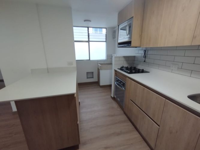 Apartamento de 2 alcobas en arriendo en Altos Del Poblado, Medellín, 74 m² · foto 3 de 15