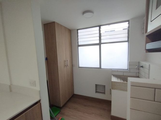 Apartamento de 2 alcobas en arriendo en Altos Del Poblado, Medellín, 74 m² · foto 4 de 15