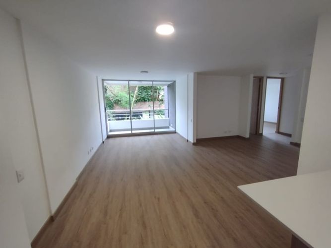Apartamento de 2 alcobas en arriendo en Altos Del Poblado, Medellín, 74 m² · foto 5 de 15