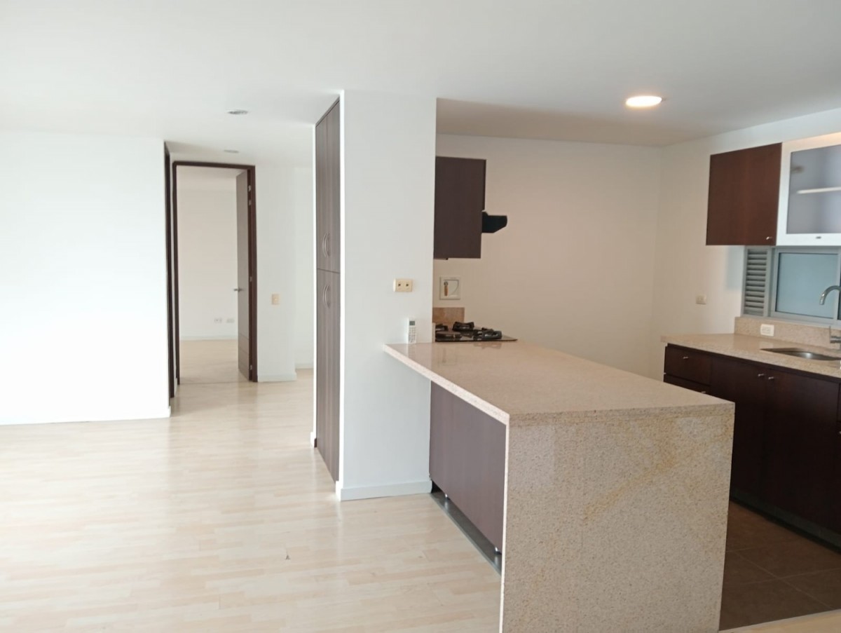 Apartamento en arriendo en El Poblado, Medellín · foto 3 de 24