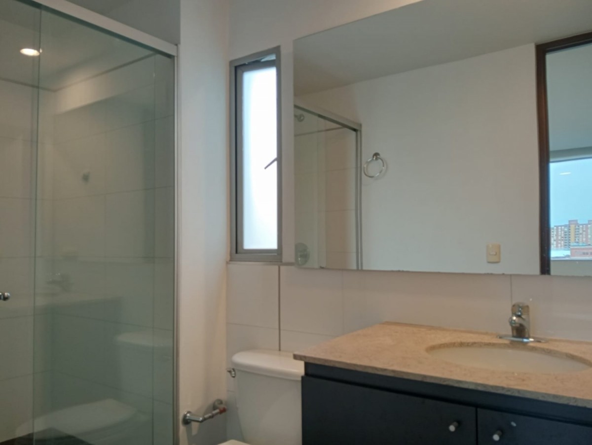 Apartamento en arriendo en El Poblado, Medellín · foto 7 de 24