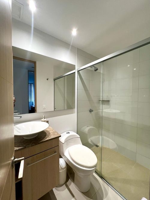 Apartamento de 2 alcobas en arriendo en El Poblado, Medellín, 71 m² · foto 7 de 14