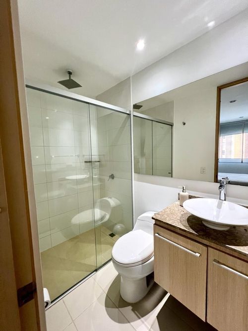 Apartamento de 2 alcobas en arriendo en El Poblado, Medellín, 71 m² · foto 9 de 14