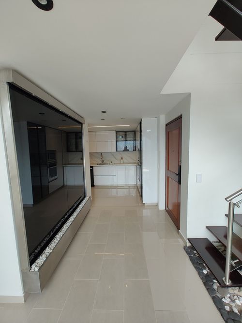 Apartamento de 4 alcobas en arriendo en La Frontera, Medellín, 206 m² · foto 2 de 17