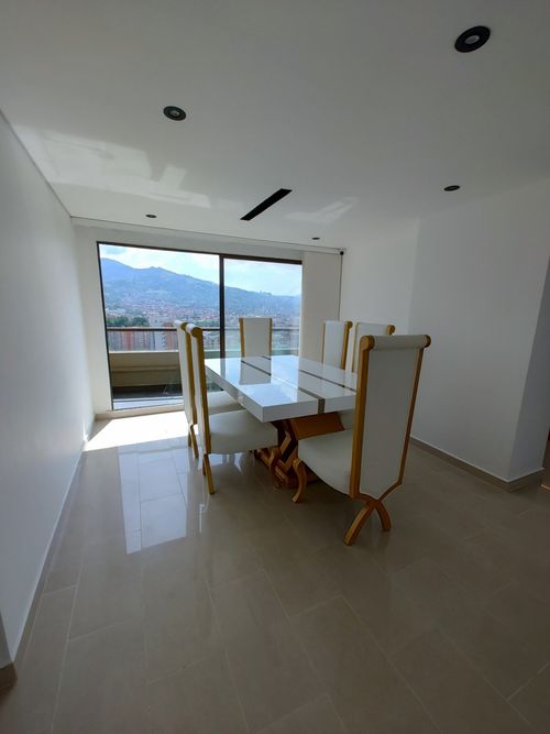 Apartamento de 4 alcobas en arriendo en La Frontera, Medellín, 206 m² · foto 5 de 17