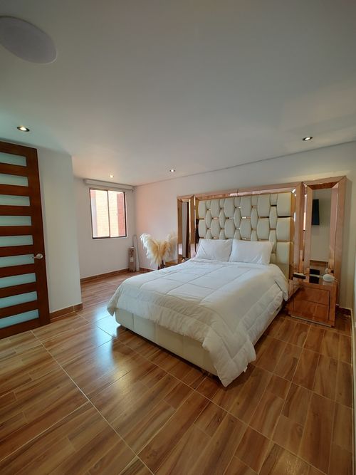 Apartamento de 4 alcobas en arriendo en La Frontera, Medellín, 206 m² · foto 10 de 17