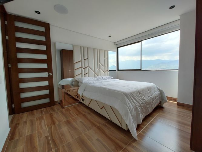 Apartamento de 4 alcobas en arriendo en La Frontera, Medellín, 206 m² · foto 16 de 17