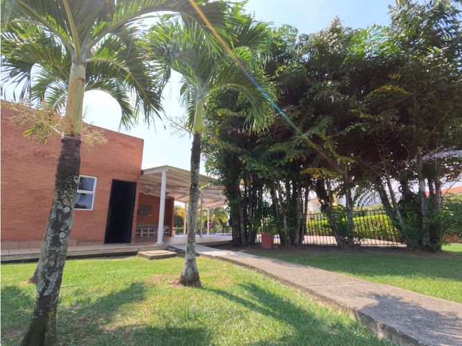 Casa de 4 alcobas en venta en El Castillo, Jamundí, 218 m² · foto 3 de 24