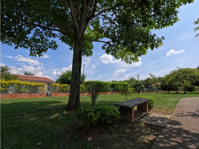 Casa de 4 alcobas en venta en El Castillo, Jamundí, 218 m² · foto 4 de 24