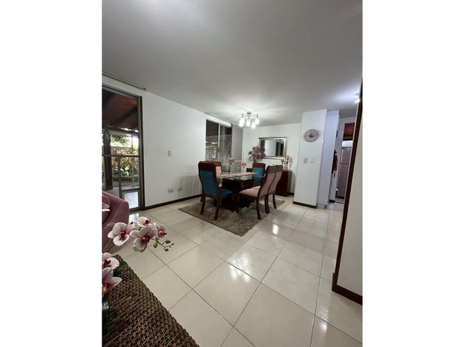 Casa de 3 alcobas en venta en El Castillo, Jamundí, 179 m² · foto 4 de 24