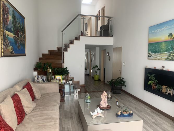 Casa de 4 alcobas en venta en Toberin, Bogotá, 200 m² · foto 2 de 24
