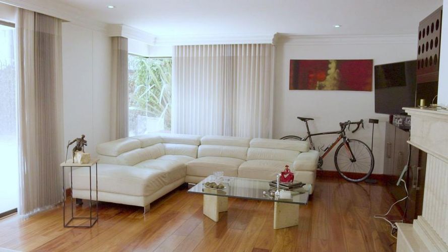 Apartamento de 4 alcobas en venta en La Carolina, Bogotá, 230 m² · foto 2 de 18