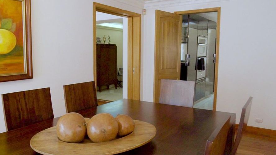 Apartamento de 4 alcobas en venta en La Carolina, Bogotá, 230 m² · foto 8 de 18