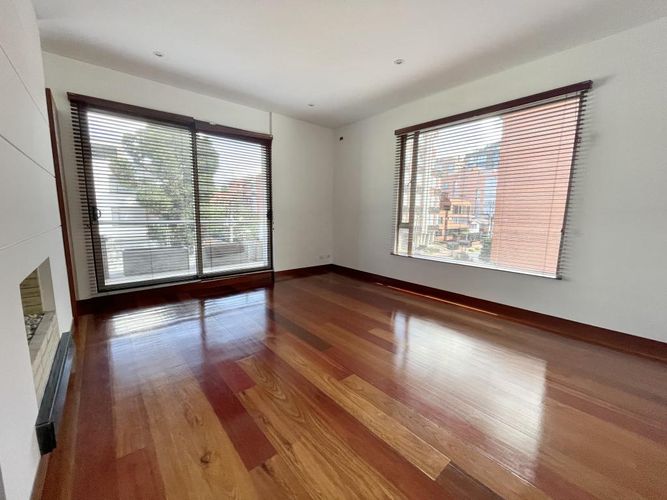 Apartamento de 3 alcobas en venta en Chico Norte, Bogotá, 240 m² · foto 2 de 20