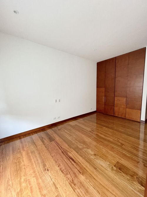 Apartamento de 3 alcobas en venta en Chico Norte, Bogotá, 240 m² · foto 10 de 20