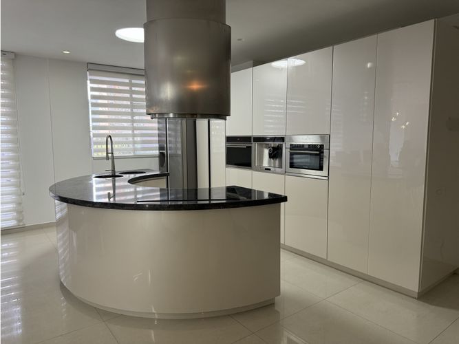 Casa de 3 alcobas en venta en Cambulos, Pereira, 255 m² · foto 2 de 21