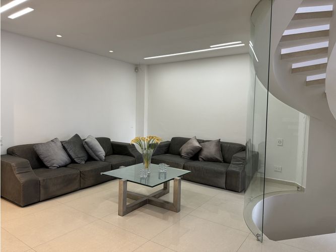 Casa de 3 alcobas en venta en Cambulos, Pereira, 255 m² · foto 5 de 21
