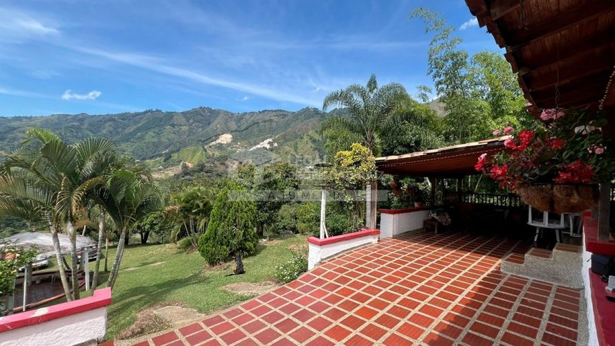 Finca en venta en Quitasol, Bello, 200 m² · foto 8 de 24