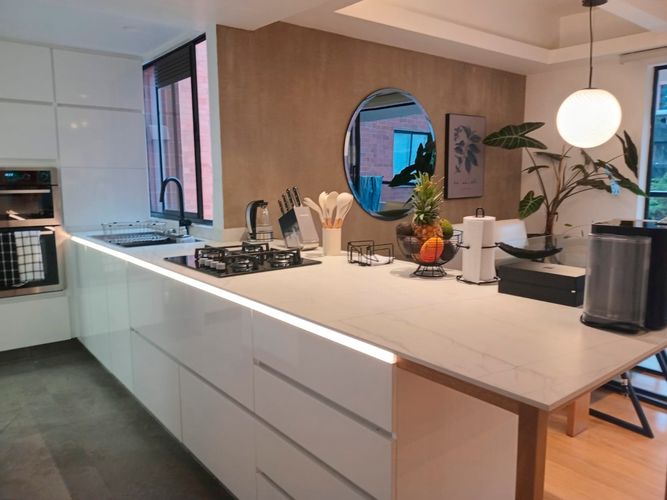 Apartamento de 2 alcobas en arriendo en El Poblado, Medellín, 130 m² · foto 5 de 17