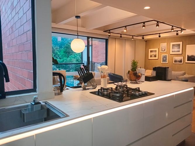Apartamento de 2 alcobas en arriendo en El Poblado, Medellín, 130 m² · foto 6 de 17
