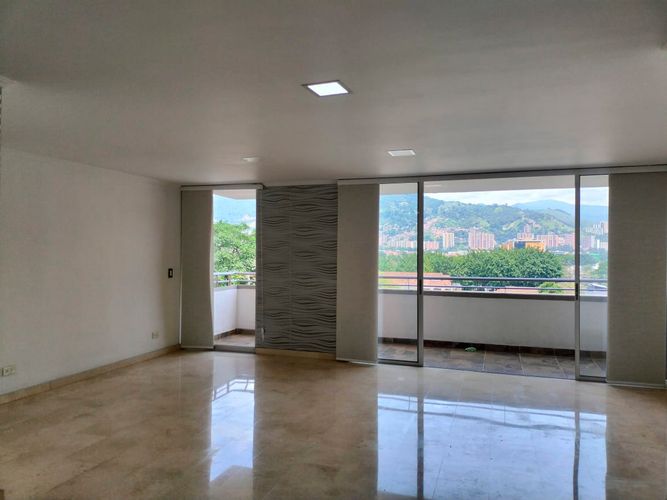 Apartamento de 3 alcobas en arriendo en Villa Santa Teresa, Envigado, 130 m² · foto 2 de 20