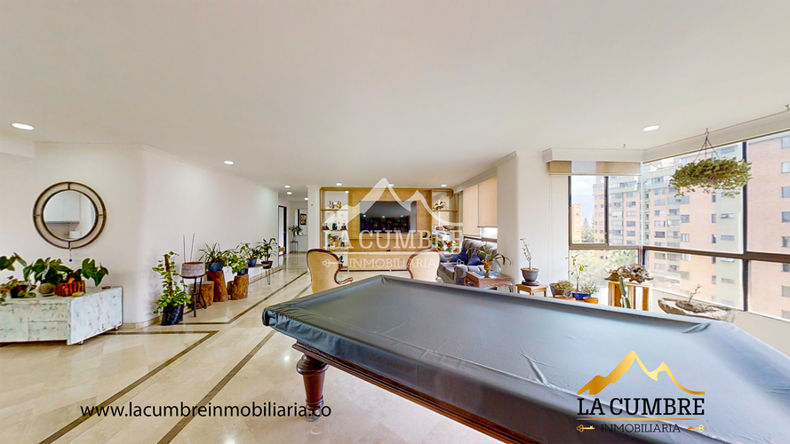 Apartamento de 3 alcobas en venta en La Aguacatala, Medellín, 220 m² · foto 3 de 14