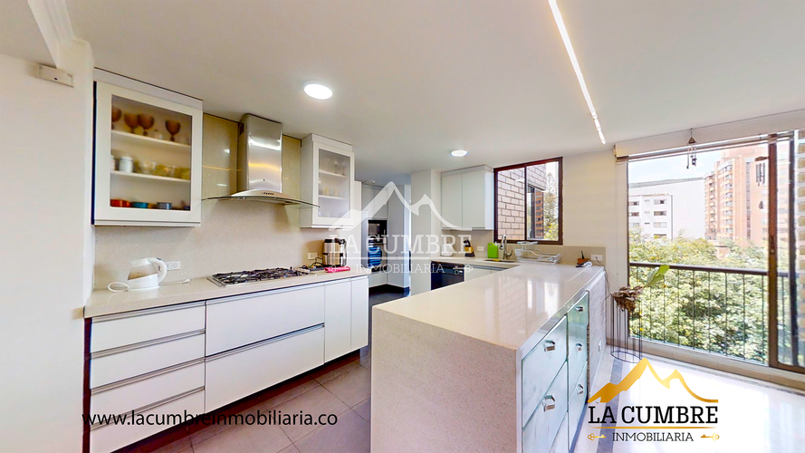 Apartamento de 3 alcobas en arriendo en La Aguacatala, Medellín, 220 m² · foto 8 de 14