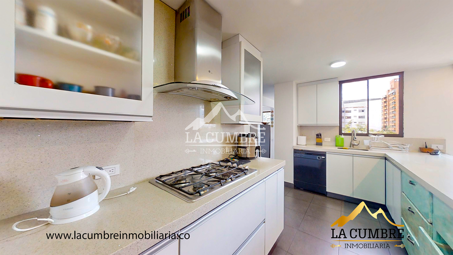 Apartamento de 3 alcobas en arriendo en La Aguacatala, Medellín, 220 m² · foto 9 de 14