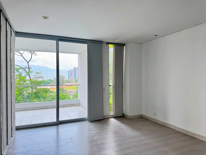 Apartamento de 3 alcobas en arriendo en El Poblado, Medellín, 192 m² · foto 4 de 17