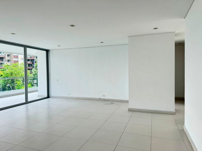 Apartamento de 3 alcobas en arriendo en El Poblado, Medellín, 192 m² · foto 5 de 17
