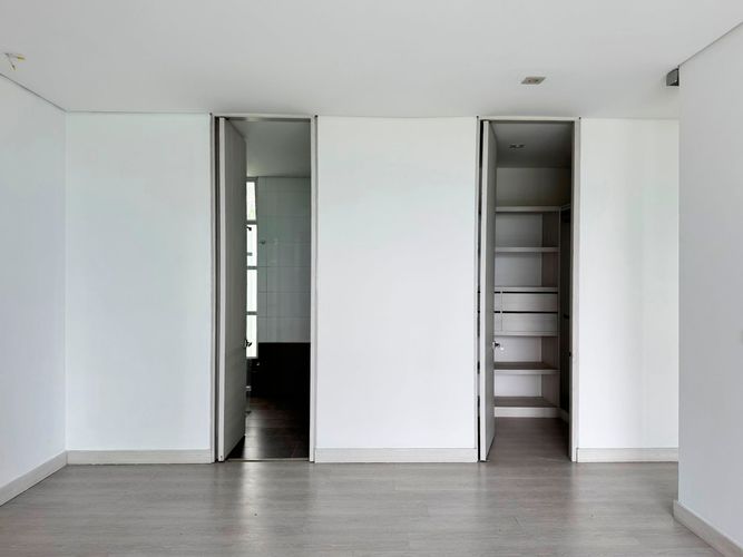 Apartamento de 3 alcobas en arriendo en El Poblado, Medellín, 192 m² · foto 9 de 17