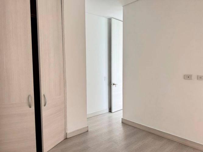 Apartamento de 3 alcobas en arriendo en El Poblado, Medellín, 192 m² · foto 12 de 17