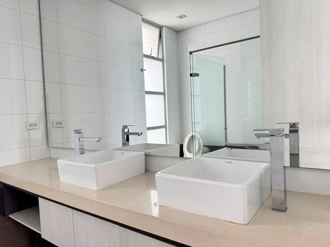 Apartamento de 3 alcobas en arriendo en El Poblado, Medellín, 192 m² · foto 14 de 17