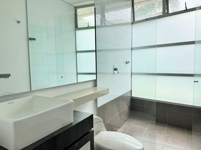 Apartamento de 3 alcobas en arriendo en El Poblado, Medellín, 192 m² · foto 15 de 17