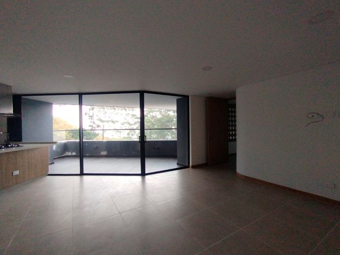 Apartamento de 3 alcobas en arriendo en El Poblado, Medellín, 102 m² · foto 3 de 13