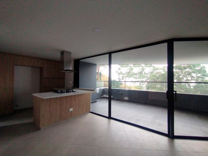 Apartamento de 3 alcobas en arriendo en El Poblado, Medellín, 102 m² · foto 5 de 13