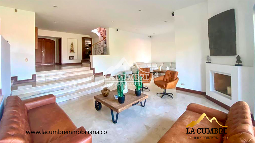 Casa de 4 alcobas en venta en El Poblado, Medellín, 378 m² · foto 2 de 12
