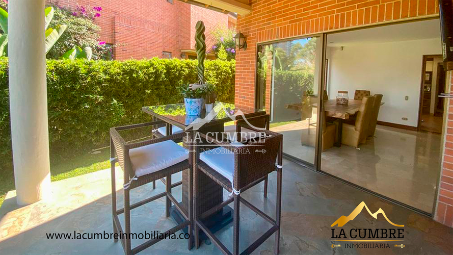 Casa de 4 alcobas en venta en El Poblado, Medellín, 378 m² · foto 6 de 12