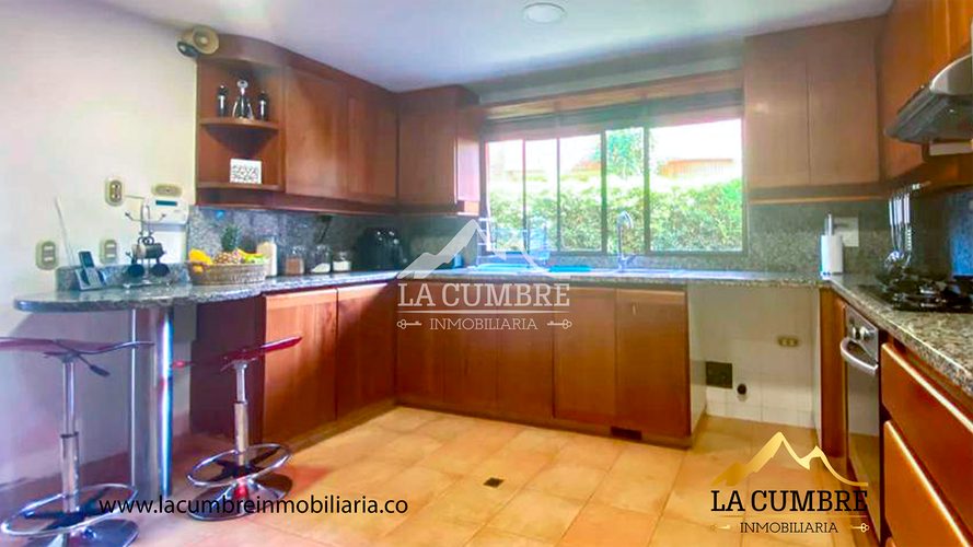 Casa de 4 alcobas en venta en El Poblado, Medellín, 378 m² · foto 8 de 12