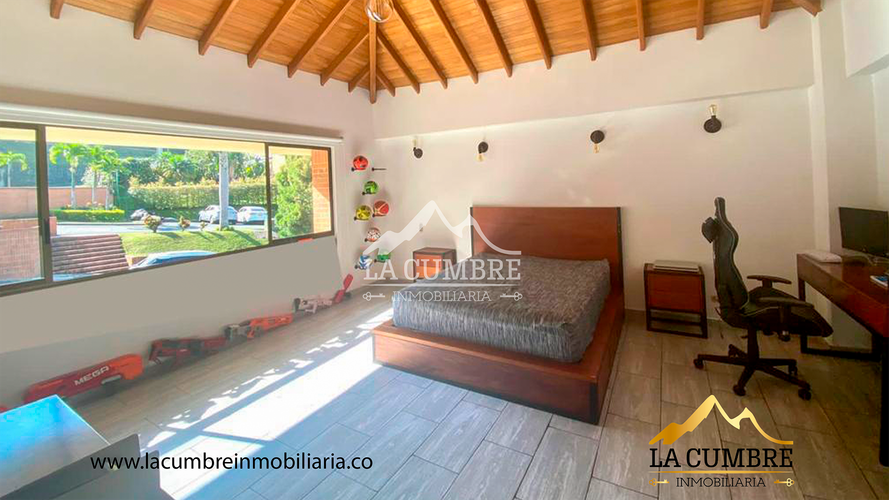 Casa de 4 alcobas en venta en El Poblado, Medellín, 378 m² · foto 11 de 12
