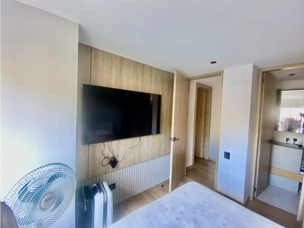 Apartamento en arriendo en Los Naranjos, Medellín · foto 3 de 24