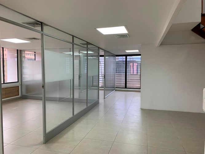 Oficina en arriendo en El Poblado, Medellín, 300 m² · foto 3 de 17