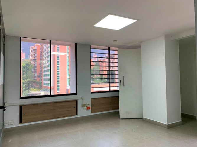 Oficina en arriendo en El Poblado, Medellín, 300 m² · foto 5 de 17