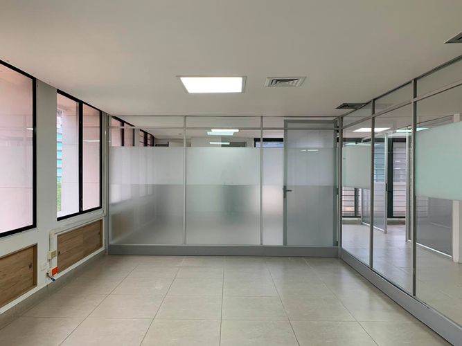 Oficina en arriendo en El Poblado, Medellín, 300 m² · foto 7 de 17