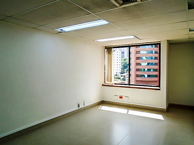 Oficina en arriendo en El Poblado, Medellín, 300 m² · foto 8 de 17