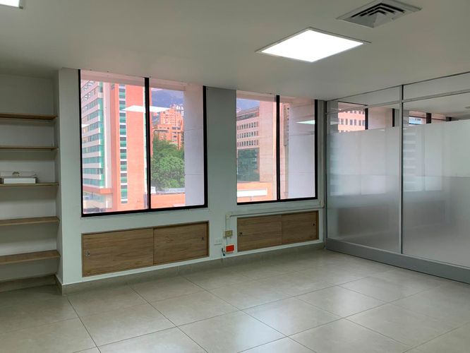 Oficina en arriendo en El Poblado, Medellín, 300 m² · foto 11 de 17