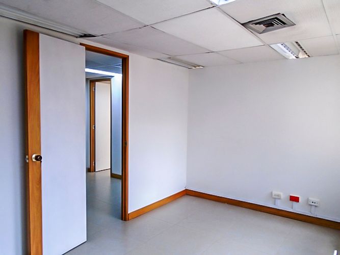 Oficina en arriendo en El Poblado, Medellín, 300 m² · foto 12 de 17